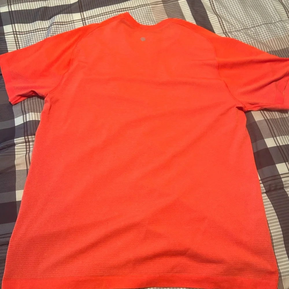 Lululemon Metal Vent Tech Shirt - Picture 3 of 3